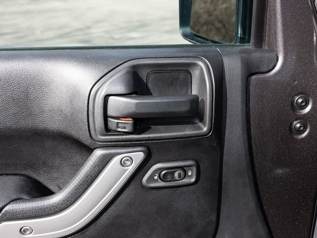 2016 Jeep Wrangler Unlimited Sahara, Rare Blind Spot Indicators, Apple CarPlay, Rear Camera - 22971456 - 24