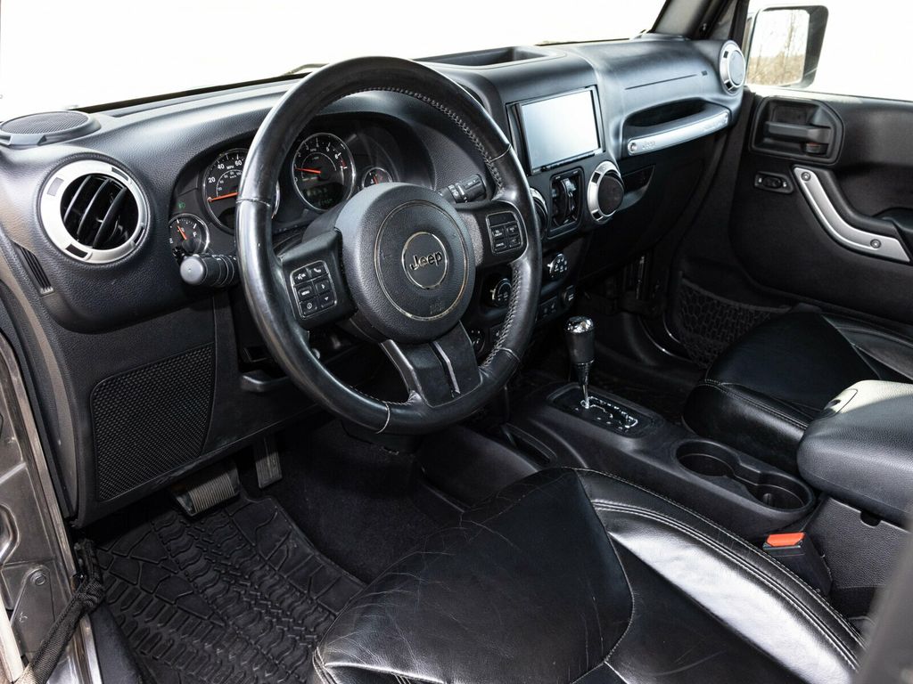 2016 Jeep Wrangler Unlimited Sahara, Rare Blind Spot Indicators, Apple CarPlay, Rear Camera - 22971456 - 25