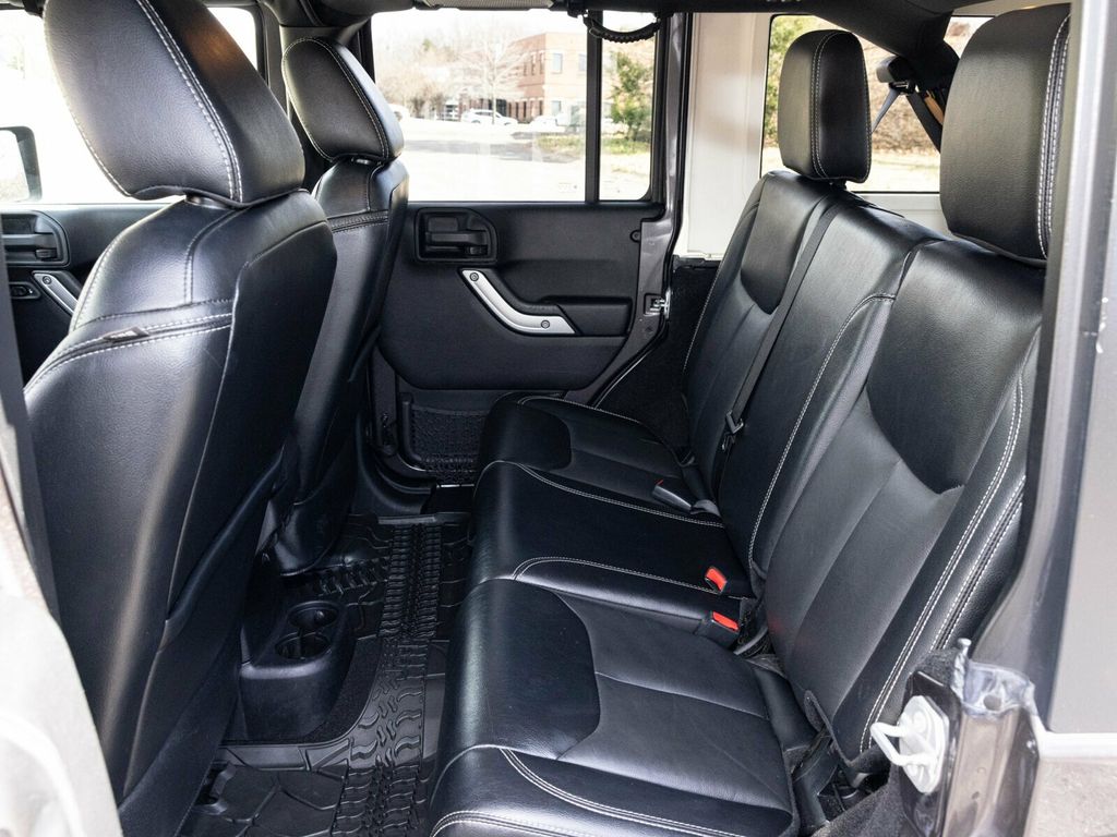 2016 Jeep Wrangler Unlimited Sahara, Rare Blind Spot Indicators, Apple CarPlay, Rear Camera - 22971456 - 47