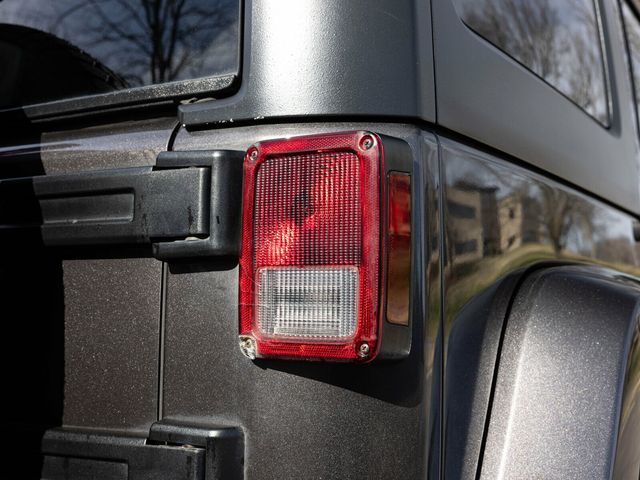 2016 Jeep Wrangler Unlimited Sahara, Rare Blind Spot Indicators, Apple CarPlay, Rear Camera - 22971456 - 49