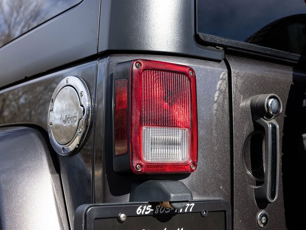 2016 Jeep Wrangler Unlimited Sahara, Rare Blind Spot Indicators, Apple CarPlay, Rear Camera - 22971456 - 50