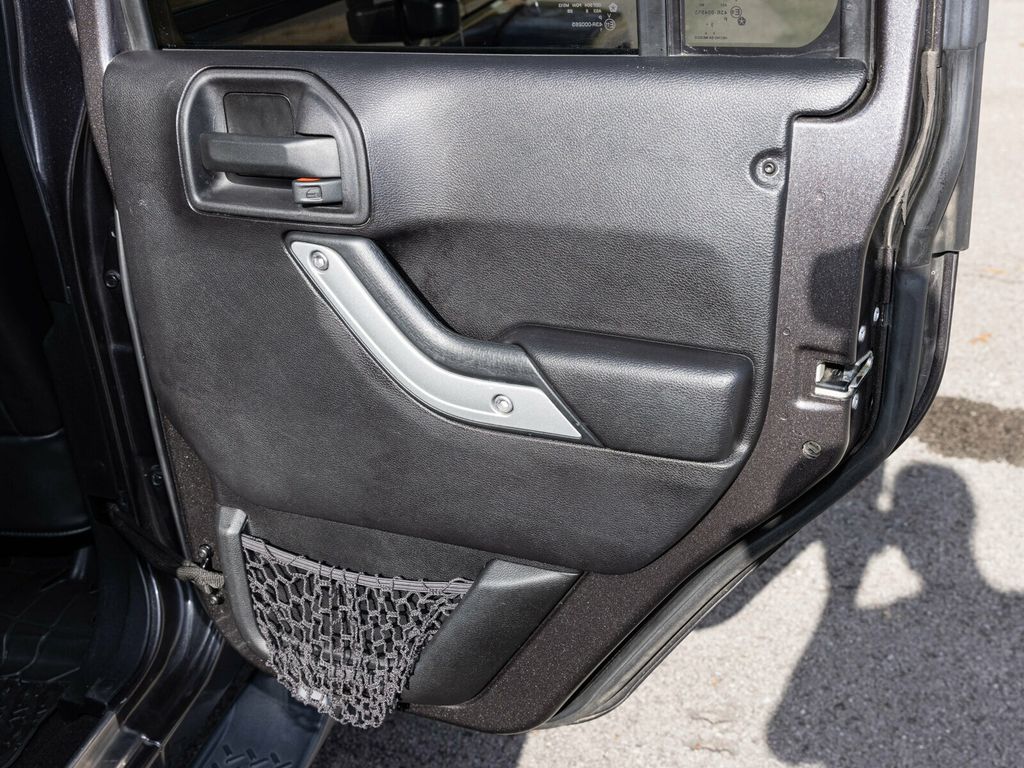 2016 Jeep Wrangler Unlimited Sahara, Rare Blind Spot Indicators, Apple CarPlay, Rear Camera - 22971456 - 52