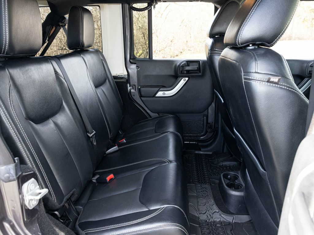 2016 Jeep Wrangler Unlimited Sahara, Rare Blind Spot Indicators, Apple CarPlay, Rear Camera - 22971456 - 54