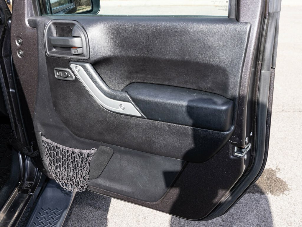 2016 Jeep Wrangler Unlimited Sahara, Rare Blind Spot Indicators, Apple CarPlay, Rear Camera - 22971456 - 55