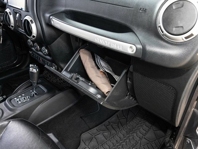 2016 Jeep Wrangler Unlimited Sahara, Rare Blind Spot Indicators, Apple CarPlay, Rear Camera - 22971456 - 59