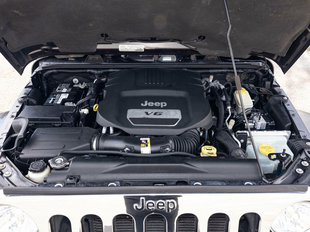 2016 Jeep Wrangler Unlimited Sahara, Rare Blind Spot Indicators, Apple CarPlay, Rear Camera - 22971456 - 68