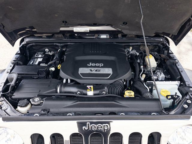 2016 Jeep Wrangler Unlimited Sahara, Rare Blind Spot Indicators, Apple CarPlay, Rear Camera - 22971456 - 68