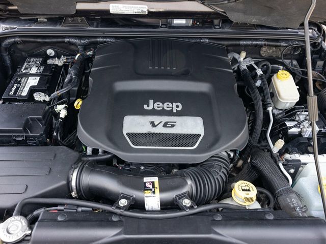 2016 Jeep Wrangler Unlimited Sahara, Rare Blind Spot Indicators, Apple CarPlay, Rear Camera - 22971456 - 69