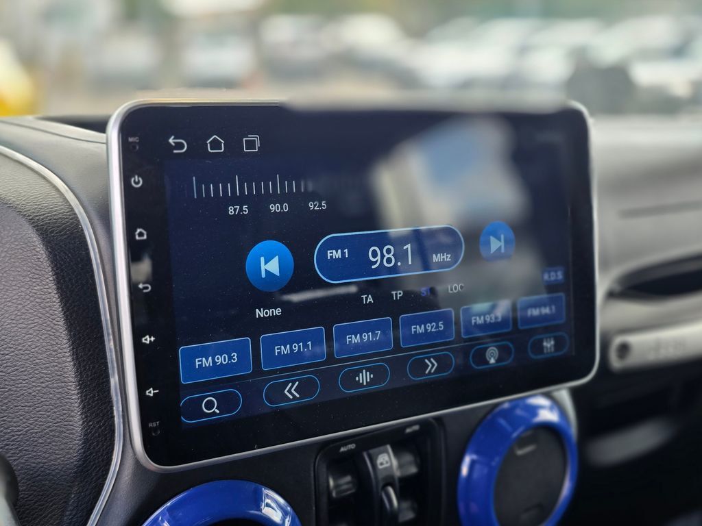 2016 Jeep Wrangler Unlimited Unlimited Rubicon - 22984760 - 32