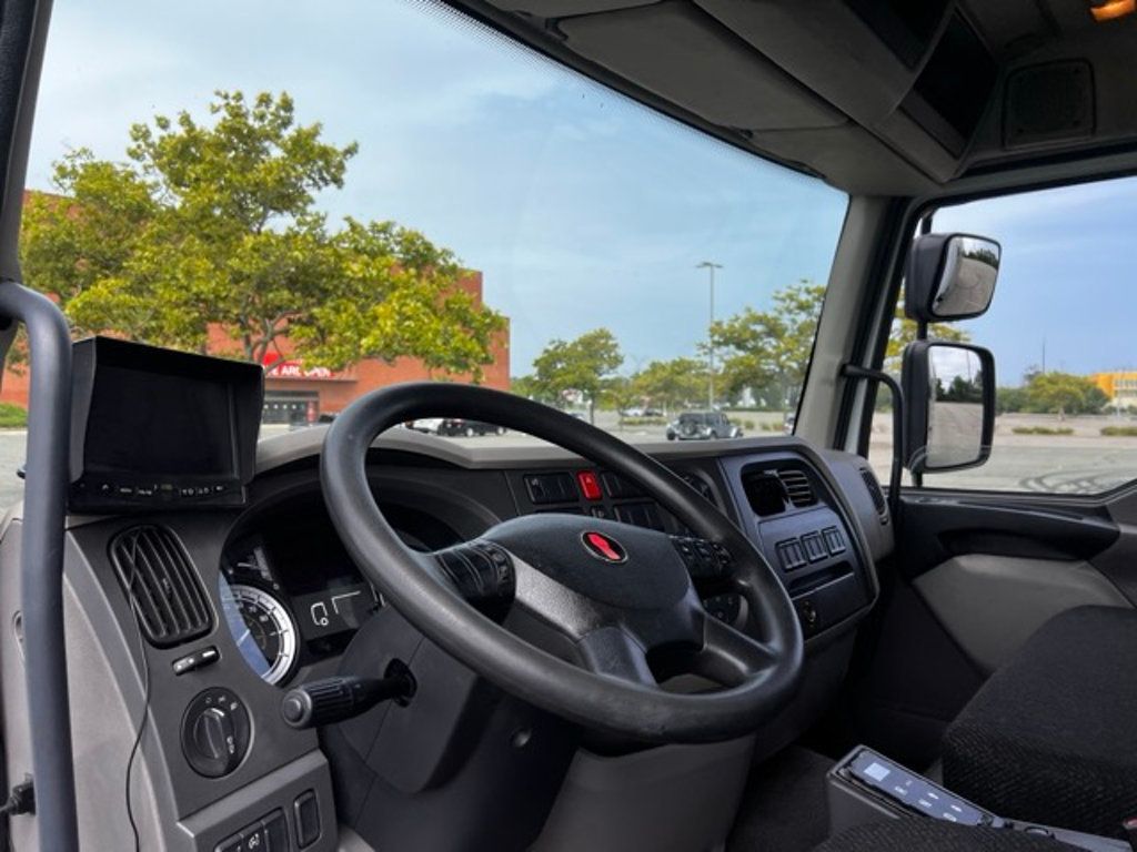 2016 Kenworth K370 18 FOOT BOX TRUCK WITH LIFTGATE SIDE DOOR ENTRY WITH ETRAC SYSTEM - 22512011 - 15