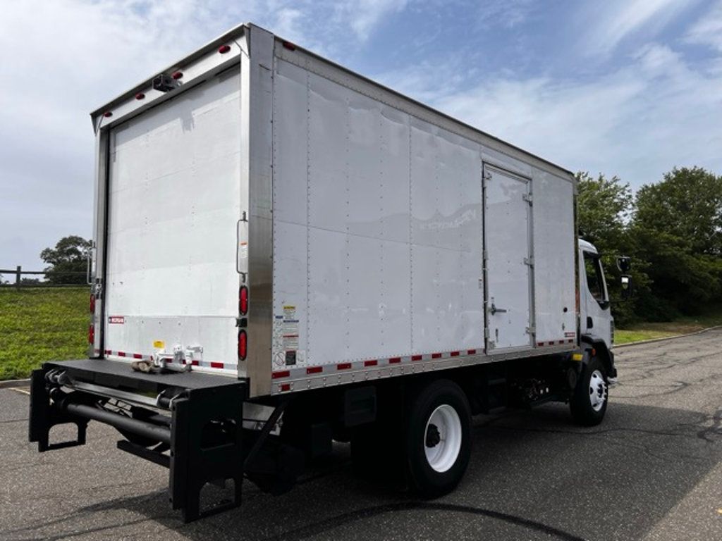 2016 Kenworth K370 18 FOOT BOX TRUCK WITH LIFTGATE SIDE DOOR ENTRY WITH ETRAC SYSTEM - 22512011 - 2