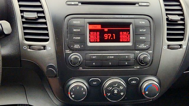 2016 Kia Forte 4dr Sedan Manual LX - 23012988 - 16