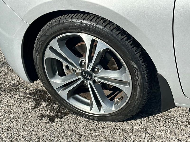 2016 Kia Forte 5-Door 5dr Hatchback Automatic EX - 22939110 - 11