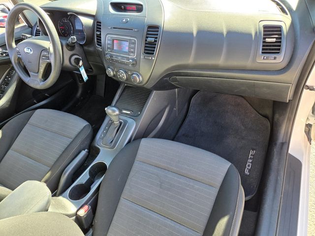 2016 Kia Forte 5-Door 5dr Hatchback Automatic LX - 22980732 - 12