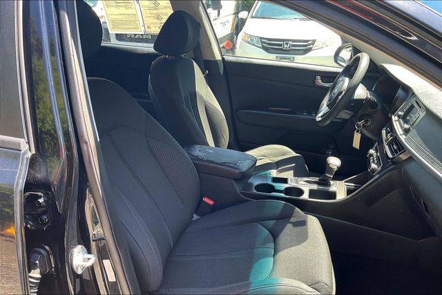 2016 Kia Optima 4dr Sedan LX - 23050712 - 11