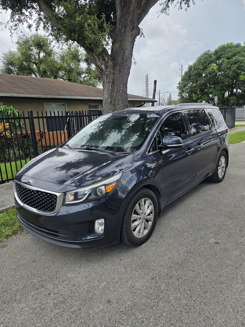 2016 Kia Sedona  - 23080230 - 1