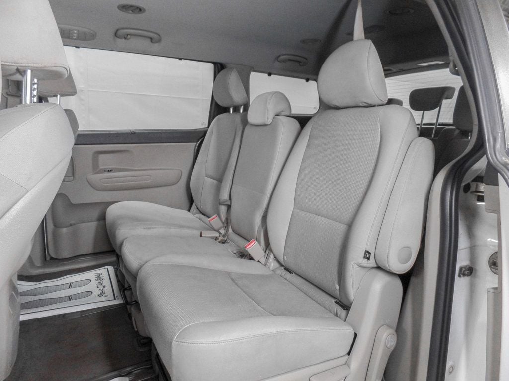 2016 Kia Sedona LX - 22422458 - 9