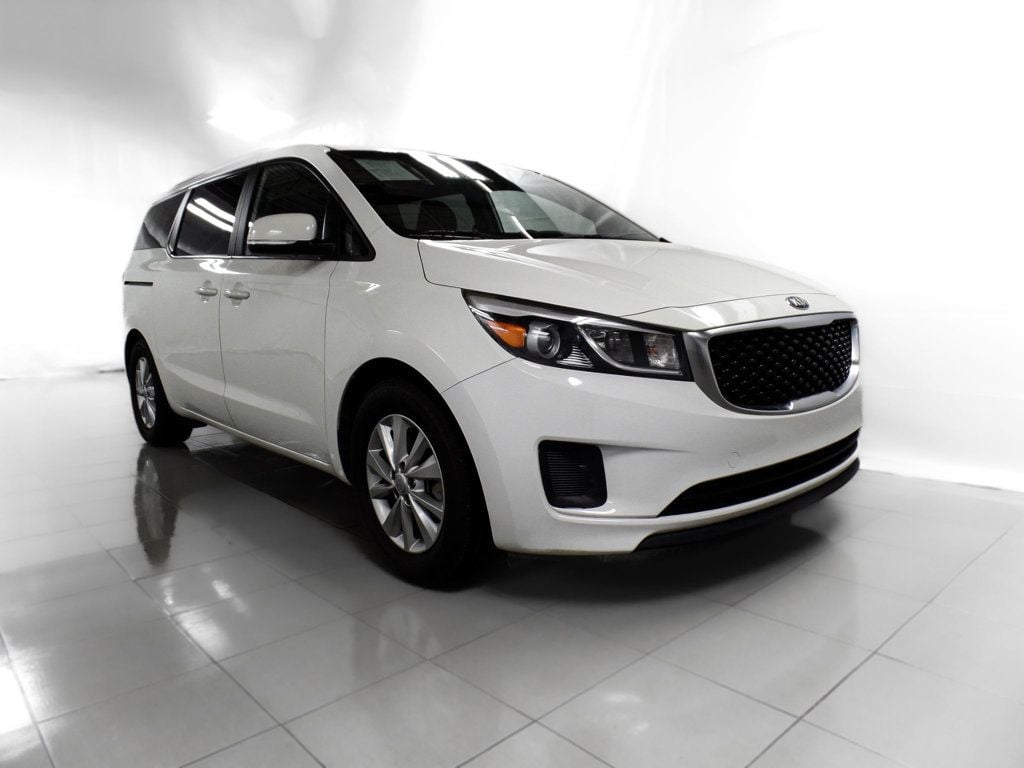 2016 Kia Sedona LX - 22422458 - 7