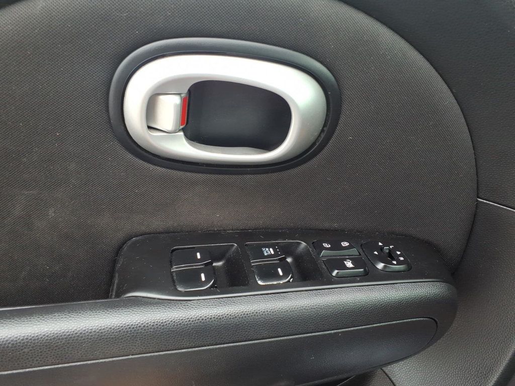 2016 Kia Soul Wagon 4D - 23011743 - 14