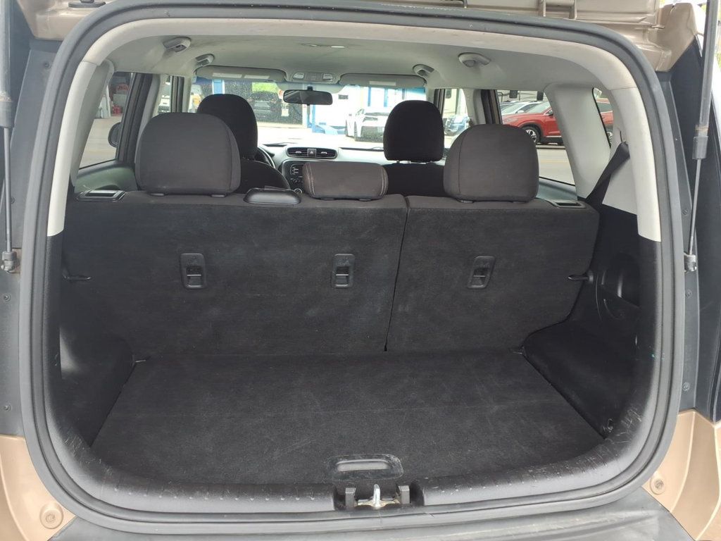 2016 Kia Soul Wagon 4D - 23011743 - 18