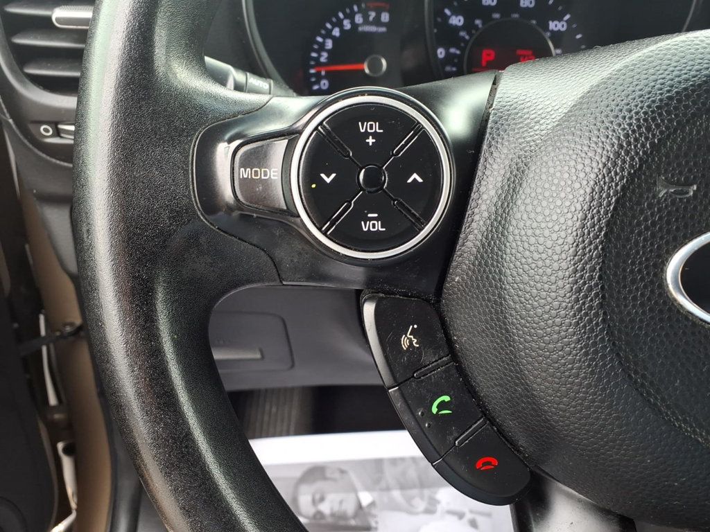 2016 Kia Soul Wagon 4D - 23011743 - 6