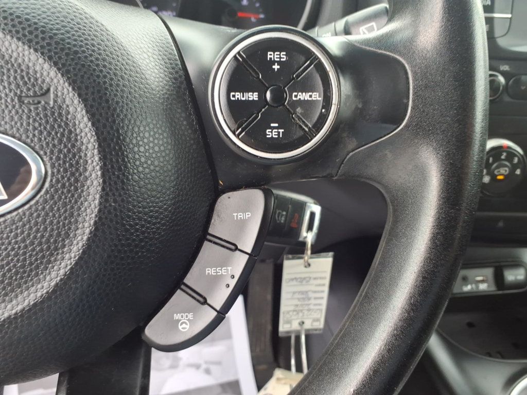 2016 Kia Soul Wagon 4D - 23011743 - 8