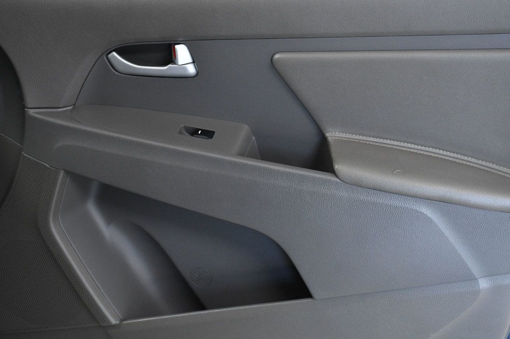 2016 Kia Sportage FWD 4dr LX - 23004885 - 17