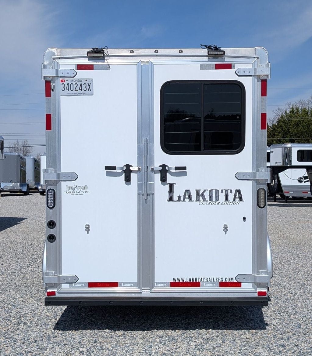 2016 Lakota 3 Horse Slant 11' Living Quarters  - 23015417 - 2