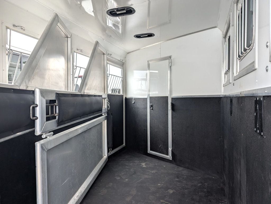 2016 Lakota 3 Horse Slant 11' Living Quarters  - 23015417 - 6