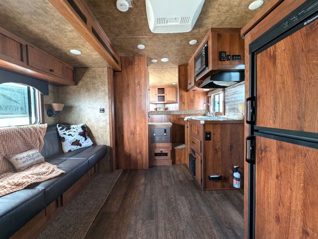 2016 Lakota 3 Horse Slant 11' Living Quarters  - 23015417 - 7