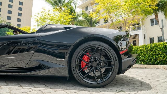 2016 Lamborghini Huracan 2dr Convertible LP 610-4 Spyder - 22875855 - 25