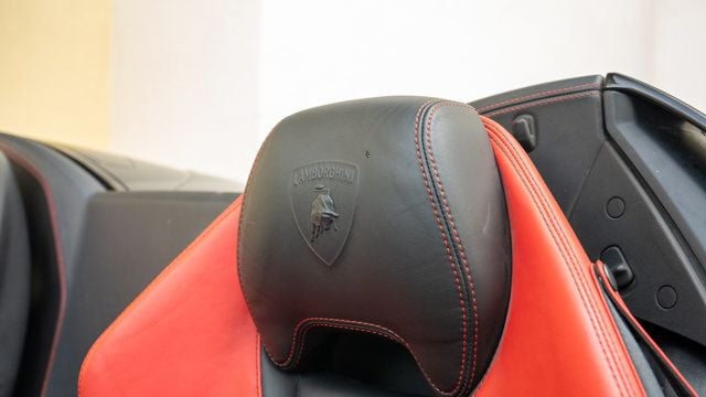 2016 Lamborghini Huracan 2dr Convertible LP 610-4 Spyder - 22875855 - 52