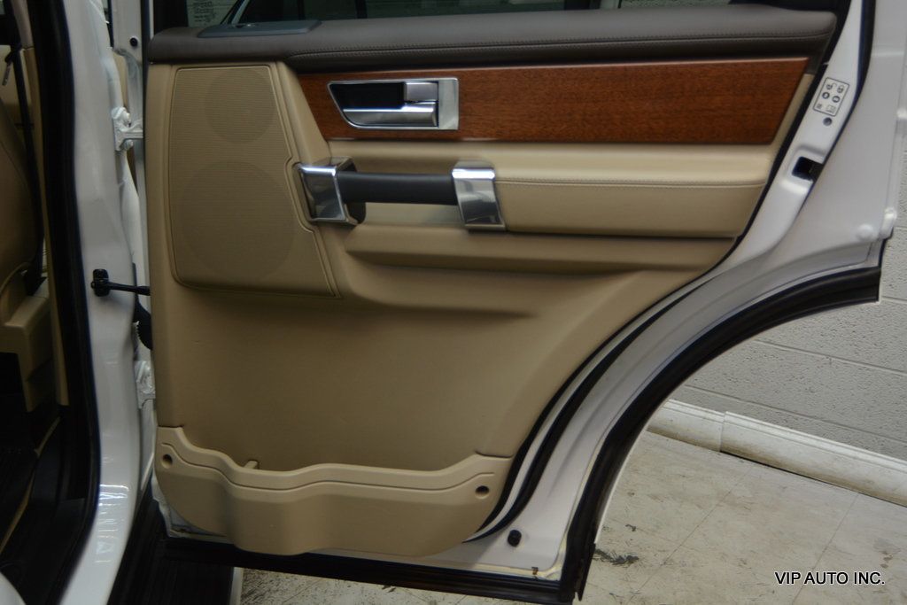 2016 Land Rover LR4 4WD 4dr LUX - 23025814 - 9