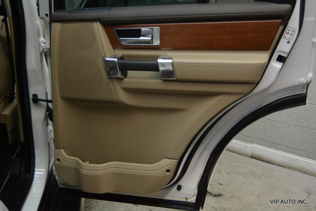 2016 Land Rover LR4 4WD 4dr LUX - 23025814 - 9