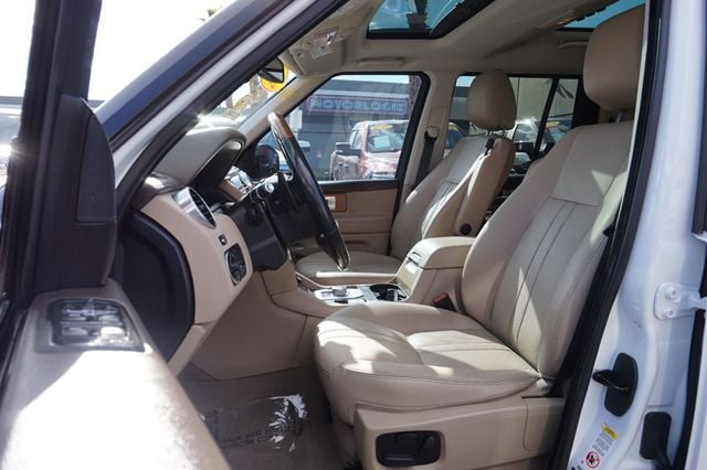 2016 Land Rover LR4 4WD, DUAL MOON ROOF, THIRD ROW SEATS, SOURROUNDING CAMERA - 23072424 - 13