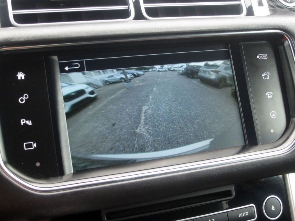 2016 Land Rover Range Rover HSE photo 11