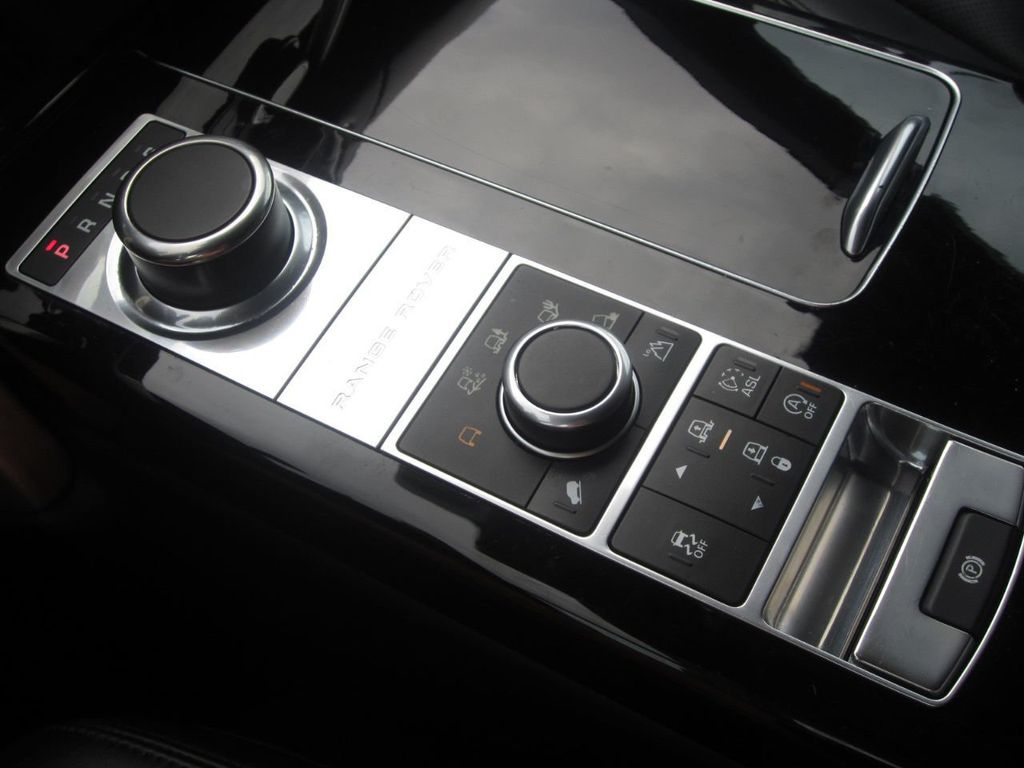 2016 Land Rover Range Rover HSE photo 13