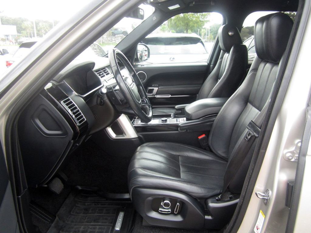 2016 Land Rover Range Rover HSE photo 14