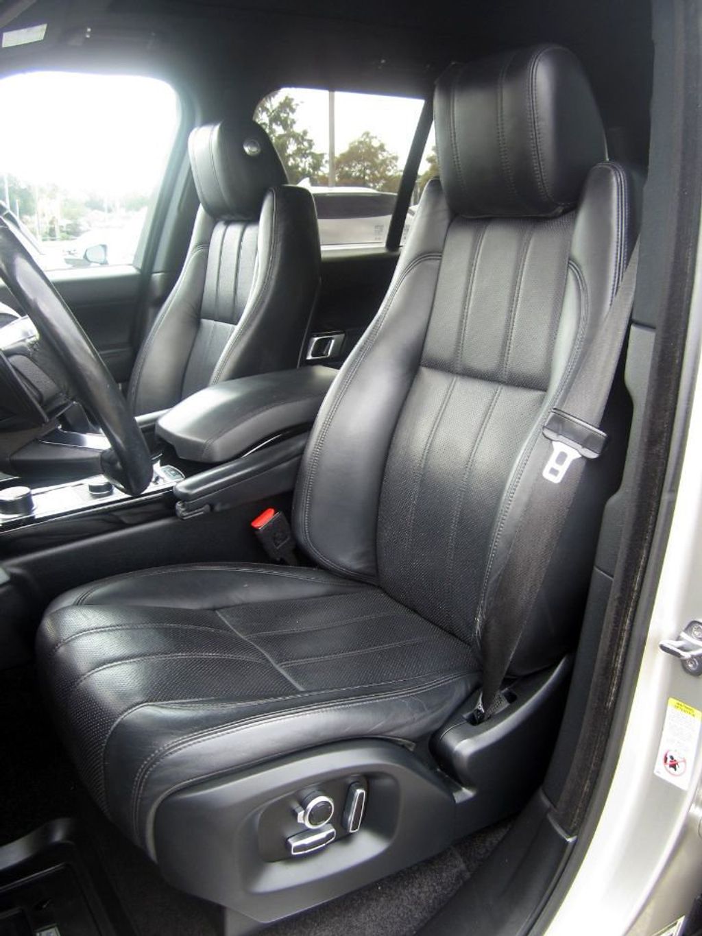 2016 Land Rover Range Rover HSE photo 16