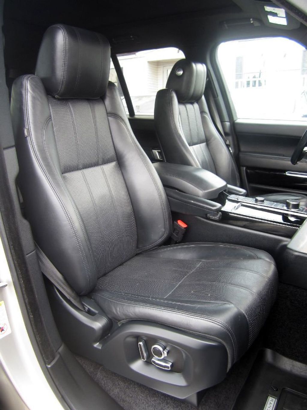 2016 Land Rover Range Rover HSE photo 17