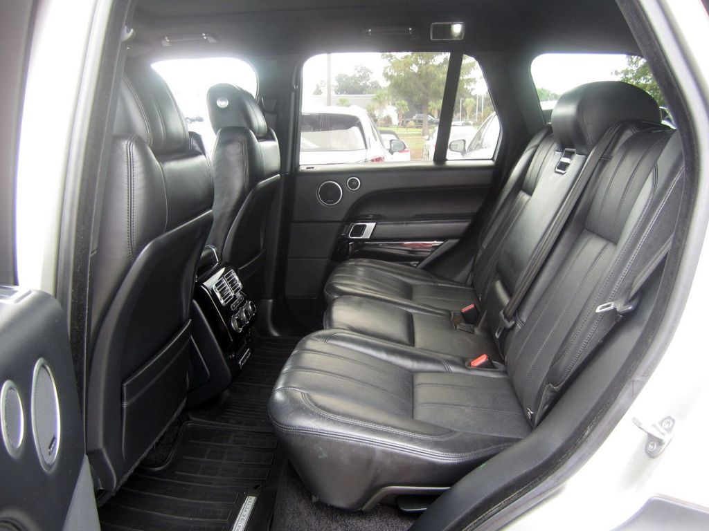 2016 Land Rover Range Rover HSE photo 18