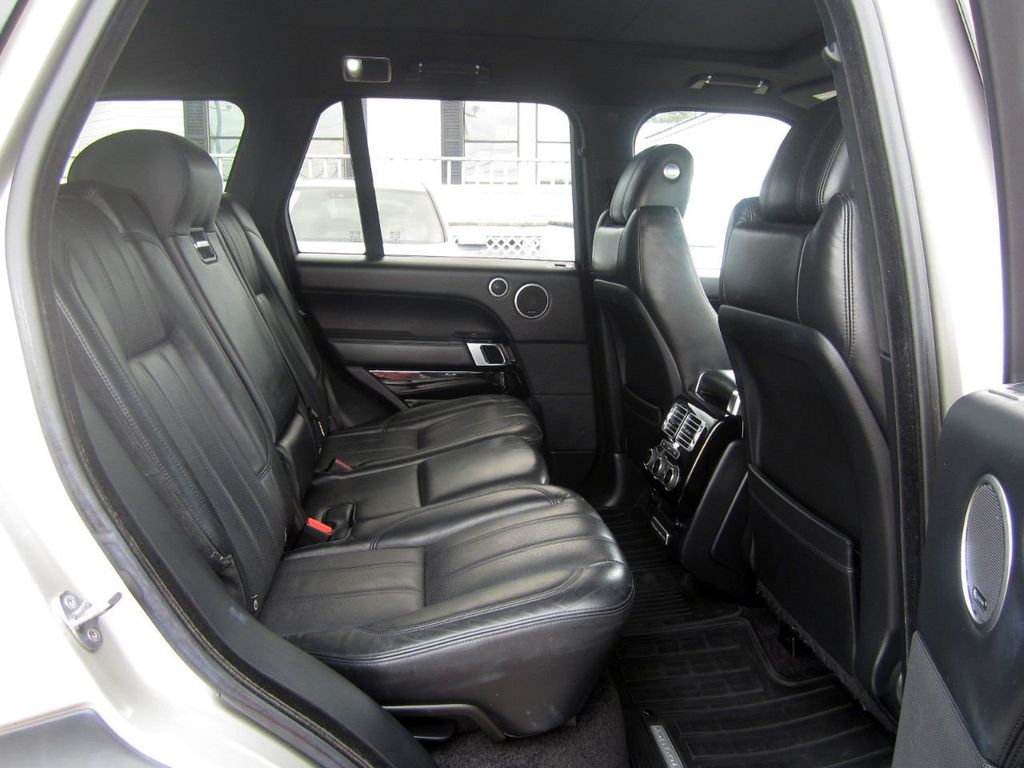 2016 Land Rover Range Rover HSE photo 19