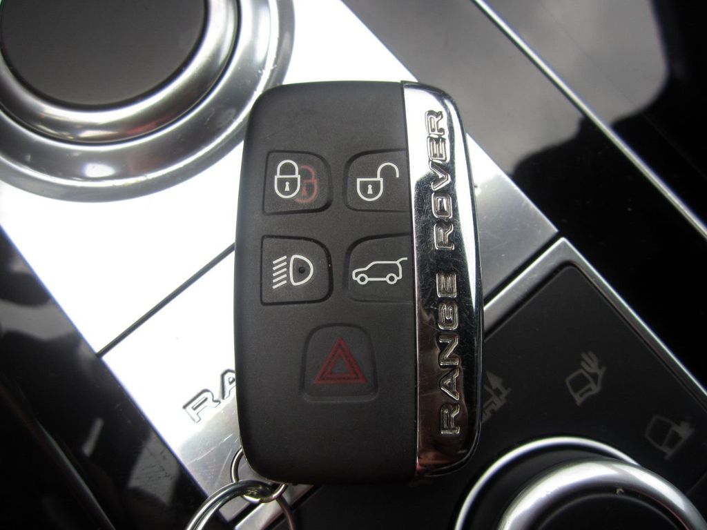 2016 Land Rover Range Rover HSE photo 24