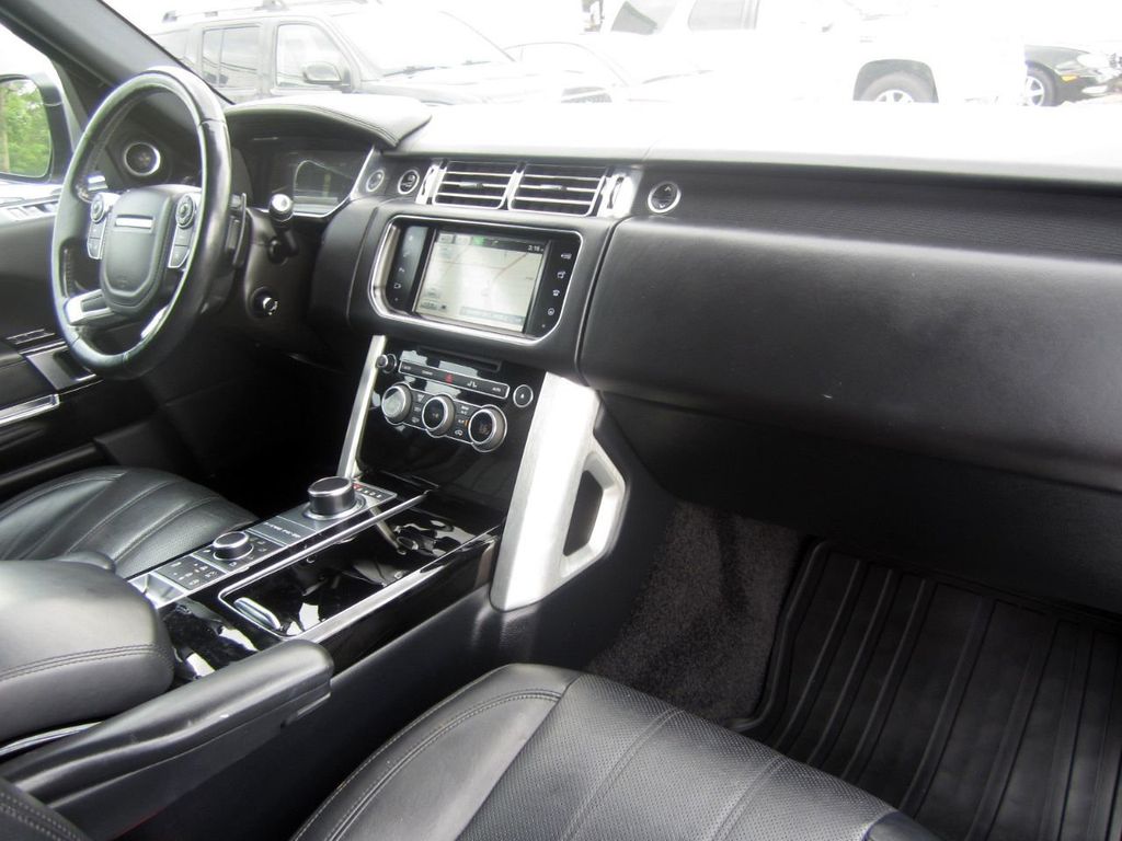 2016 Land Rover Range Rover HSE photo 8
