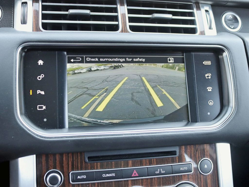 2016 Land Rover Range Rover HSE photo 14
