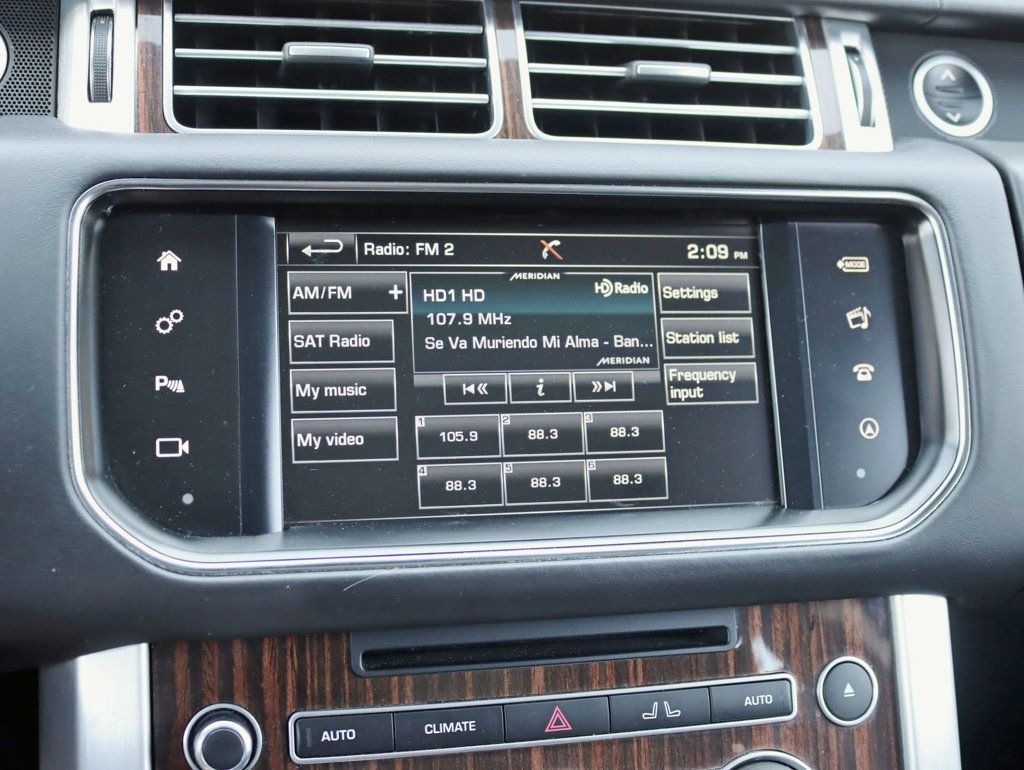 2016 Land Rover Range Rover HSE photo 15
