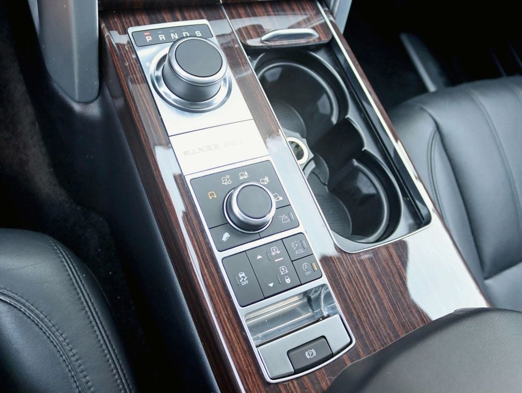 2016 Land Rover Range Rover HSE photo 18
