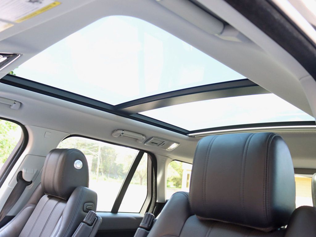 2016 Land Rover Range Rover HSE photo 24