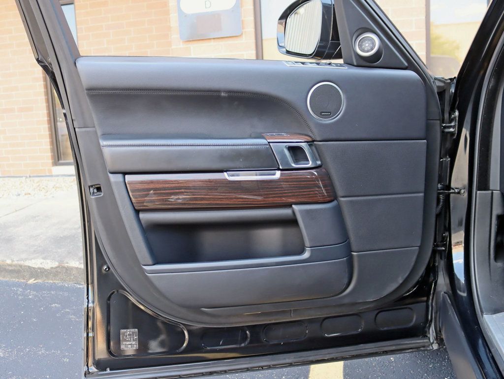 2016 Land Rover Range Rover HSE photo 26