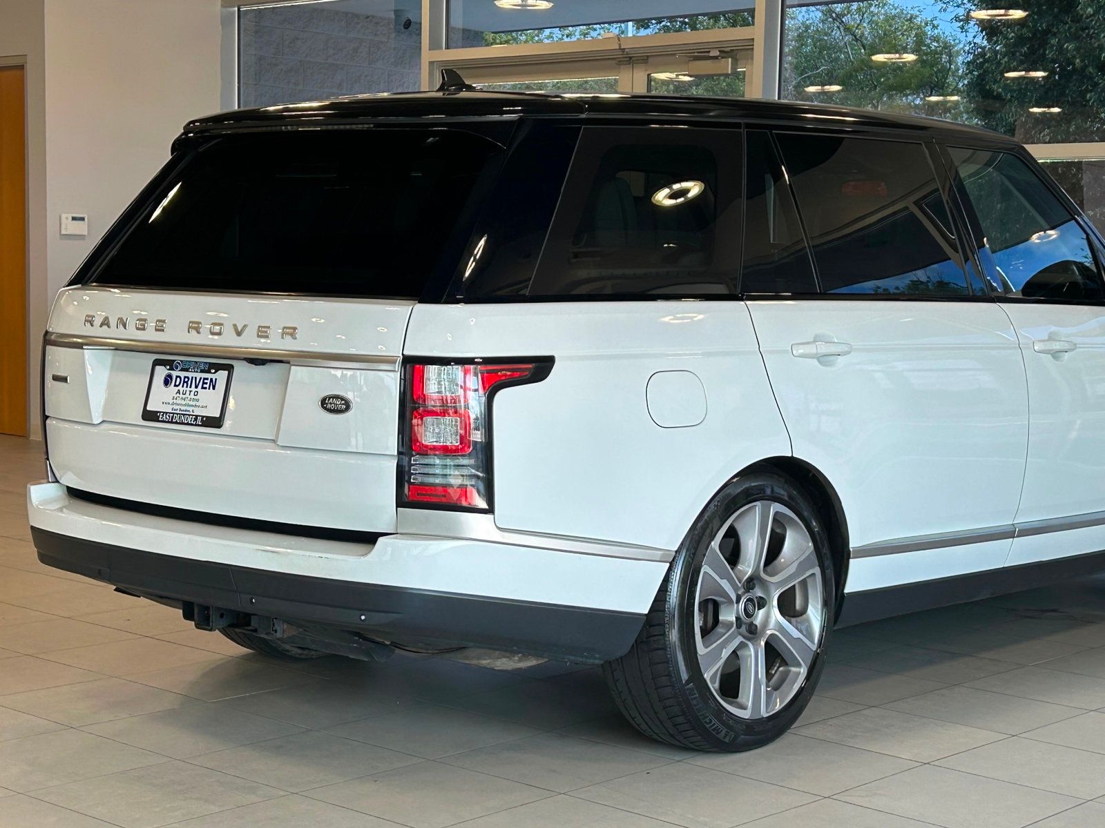 2016 Land Rover Range Rover Supercharged LWB photo 11
